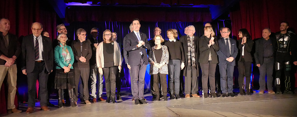 L'équipe municipale réunie autour du maire L'équipe municipale réunie autour du maire